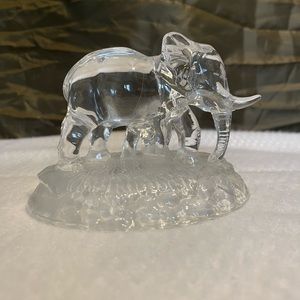 Oneida Wildlife Capri Collection Crystal Elephant And Baby Calf w/ Trunk Down